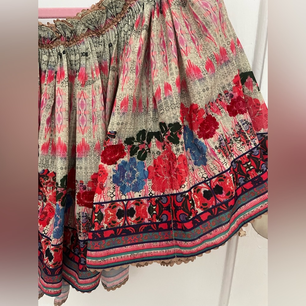 Anthropologie off shoulder printed top. Size small - Picture 3 of 4